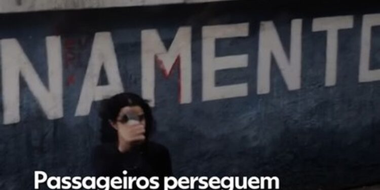 Passageiros perseguem ladrão e recuperam celular roubado dentro de ônibus no Rio; VÍDEO