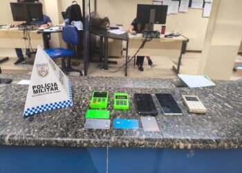 Taxista é preso após tentar cobrar corrida de R$ 3,4 mil de turistas em Copacabana