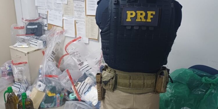 Mercadorias estrangeiras e medicamentos são apreendidos na Via Dutra, em Barra Mansa